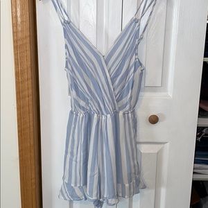 Striped romper with open back + tie flowy size S